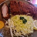 Tonkatsu Maruichi - こちらはロース定食。衣を見ると、かなりの高温で良く揚げられたことが分かります。カリッカリです