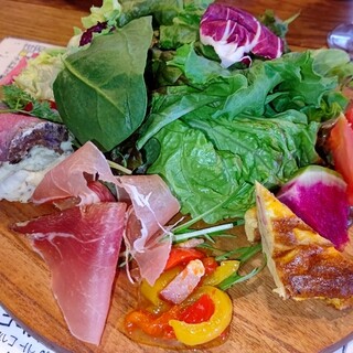 ラ クルヴァ ヴェンティ ニーマル_1