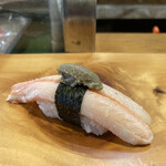 松寿司 総本店 - ◆紅ズワイガニ
      しっとりジューシーな身肉は上品な甘みがありました。カニみそがまた良いアクセントになっています。