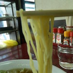 栄屋ミルクホール - ラーメンの麺はこんな感じです