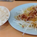 くるまやラーメン - ネギ車と無料ライスです。