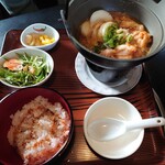 ふれあい食堂 ハイジのキッチン - 京都丹波牛のホルモン煮込み丼