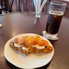 コーヒー&デニッシュ フーフー - 料理写真:クロワッサンカレーサンド、アイスコーヒー