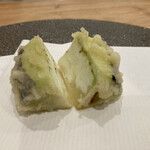 てんぷら 一心 - ⒍熊本産赤茄子～ 天つゆで頂く。トロトロ迄行かないが良い仕上がり。