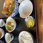 Oshokuji Shimoji - 定食にしました。ご飯少なめでオーダー。料金据え置き