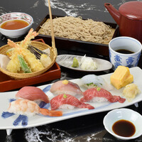 極上飛騨牛炙りにぎり入り寿司とそば膳