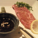 焼肉 煉瓦 - 山賊ステーキ　ちょっと凍ってたよ・・・