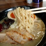 らーめん 白南風 - こくしおラーメン半熟玉子入り