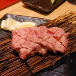 お肉一枚売りの焼肉店 焼肉とどろき - 厚切りタン