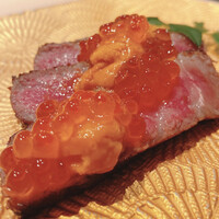 寿司と日本料理 銀座 一 - 黒毛和牛のサーロインステーキ・バフンウニ・イクラ