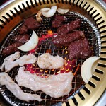 焼肉 えぐち - ホルモン(塩) & 牛サガリ①