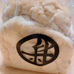新出製パン所 - 袋のロゴ