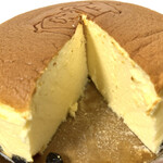 りくろーおじさんの店 なんば本店 - 断面