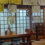 まつや - 店内の壁にはおすすめの魚類メニューがたくさん