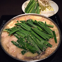 博多もつ鍋 やま中 赤坂店 - もつ鍋 みそ味 (2人前)
                    野菜盛り(サービス)