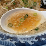 東風亭 - 「東風麺（こちめん）」のスープ