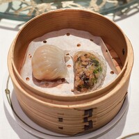 中国飯店 麗穂 - 点心海老餃子と五目餃子
