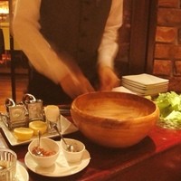 Vintage - 奮発してたまに行きます。ここに来ると、ワインのできる背景や特徴を上手く説明してくれて、味わいが倍増します。
                その場で、作り上げてくれるシーザーサラダは視覚的にもご馳走サマです♪