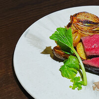 北海道産蝦夷鹿ランプ ロティ カシス香る赤ワインソース