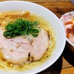 松戸中華そば 富田食堂 - らぁ麺・塩 850円 しっとりお肉ご飯 400円