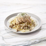 Cream pasta with steamed chicken and three kinds of mushrooms