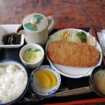Iyasaka - ワラジメンチカツ定食９３５円