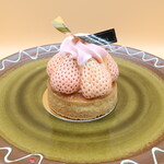 ポルトボヌール - 白いちごのタルト "Tarte aux Fraise"「季節限定、珍しい白いちご」570円（税込）※商品タグ通り，白いちごは「淡雪」