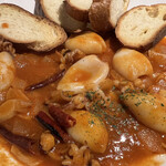 メソン･バスカ - これは追憶の
                                八千代台スパイシーチキンさんの
                                イカとジャガイモのトマトソース煮を彷彿とさせるもの