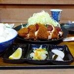 かつ一 - ピザかつ定食 横から