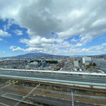 L'EAU - 店内からの眺め＠富士山のてっぺんに雲が〜