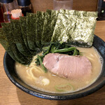 横浜ラーメン弐七家 - ラーメン海苔増し 850円