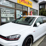 うまいヨゆうちゃんラーメン - 店舗外観、店頭に2台分の駐車スペースあり(横付け)