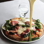 Prosciutto and salad pizza