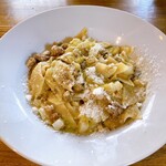 イタリア料理 エクローチェ - もち豚と大根の煮込みショートパスタ