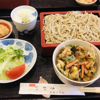 さかい - 料理写真:Ｂセットかき揚げ丼と冷たいそば、サラダ、わらび餅　１１００円