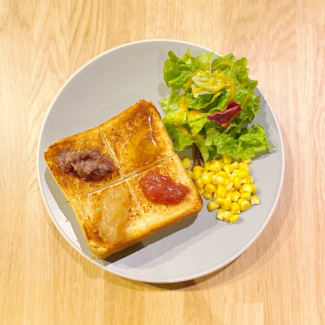 Toaster Bread Cafe&Champagne Bar （トースター ブレッド カフェアンドシャンパン バー） 馬車道/カフェ