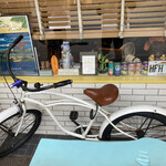 Menya Fururu - 店外のディスプレイや自転車やベンチ！どれも世界観あり！
