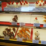 ドルチェ - 店内ショーケース・２