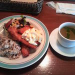 グリーティング - 本日のお任せランチ。チキンカツのタルタルソース、コンソメスープ。