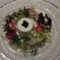 レストラン プランデルブ北鎌倉 - 前菜：カブのムースとヒラメのサラダ仕立て