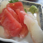 食彩 花水木 - 新鮮な刺身は2品盛り