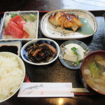 食彩 花水木 - (B)お刺身と銀たら焼き定食　1,380円