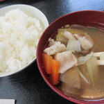 食彩 花水木 - 味噌汁は豚汁風。
