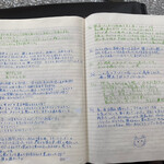 峰来軒 - 皆さんが名残惜しんで書き綴られたメモリアルノート。並んでいる間に回ってきた。僕もこの後、思いの丈を書き綴った。これはその中の1ページ。物凄い量が書き綴られていた。