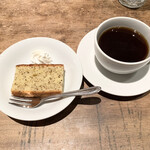 170764685 - 紅茶のパウンドケーキとコーヒー