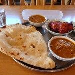 インディアン・レストラン　ロタ - ビジネスランチセット　チキンと野菜カレー、タンドリーチキン