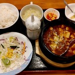 中華料理 全家福 - 麻婆豆腐定食　９８０円（餃子は撮り忘れ）