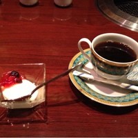 叙々苑 新宿小田急ハルク店 - デザート ヨーグルト     ホットコーヒー