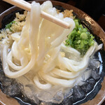 手打十段 うどんバカ一代 - キリッと麺リフト