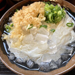 手打十段 うどんバカ一代 - 冷やしは氷でキンキンに締まってます。